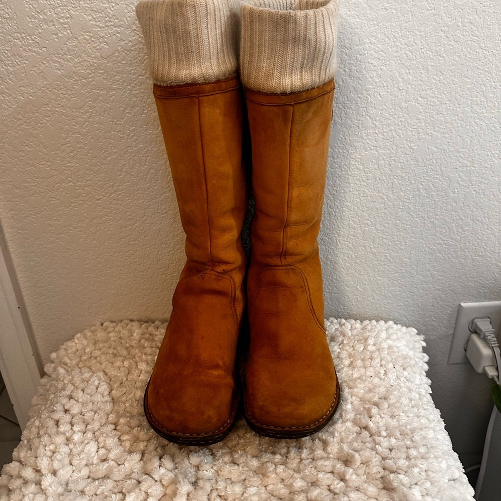 Ugg women’s wool top and laced wedge boots size 8